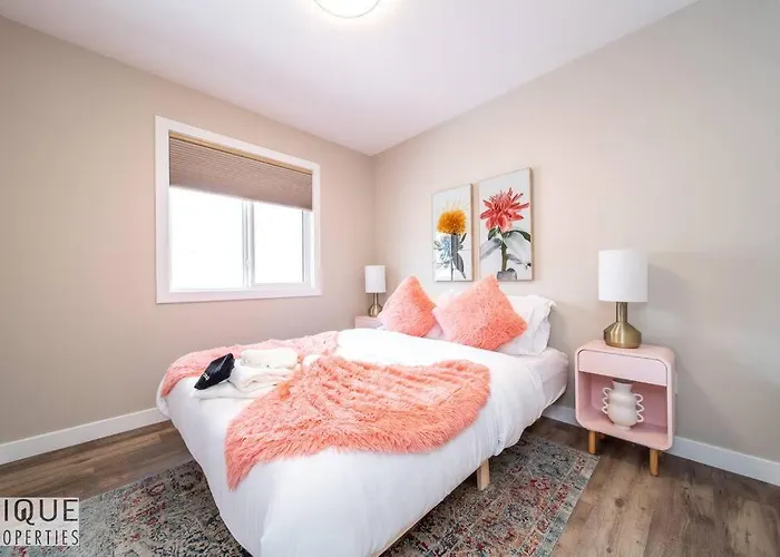 New, Euro-Style Suite, Whyte Avenue, Ac, Netflix, Sleeps 6!
