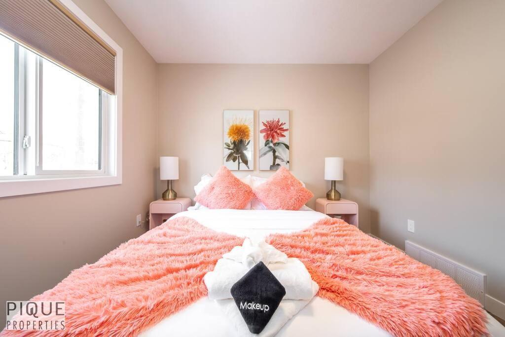 New, Euro-style Suite, Whyte Avenue, Ac, Netflix, Sleeps 6! *